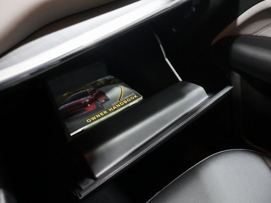 Certified 2024 Jeep Compass Limited image 37