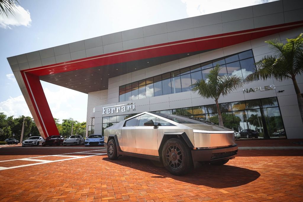 Used 2024 Tesla Cybertruck AWD Crew Cab image 20