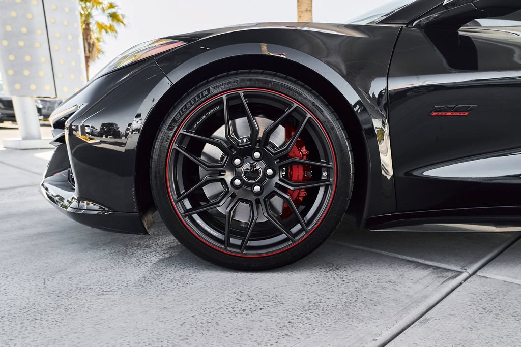 Used 2023 Chevrolet Corvette Z06 RWD image 4