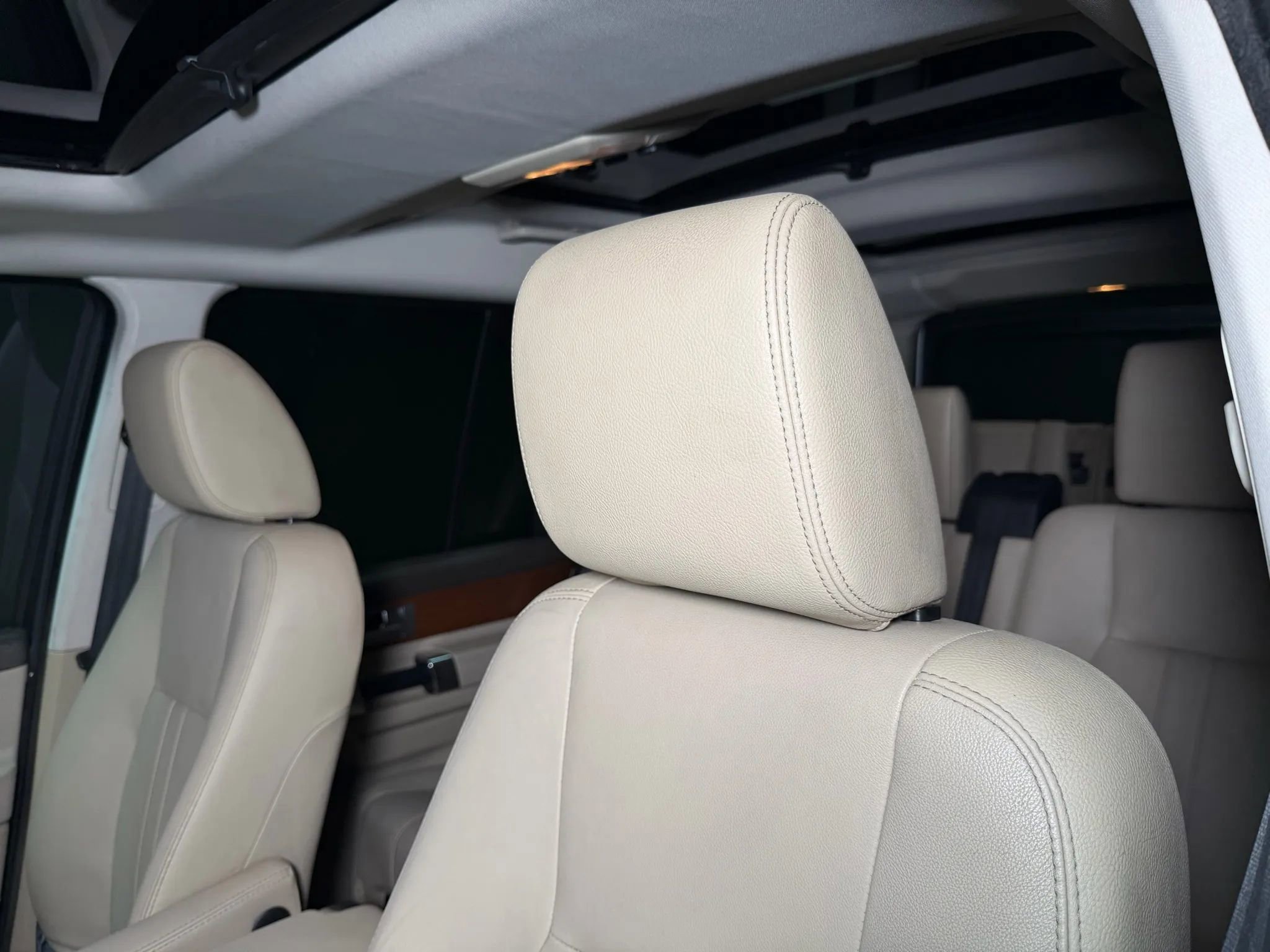 Used 2015 Land Rover LR4 HSE image 43