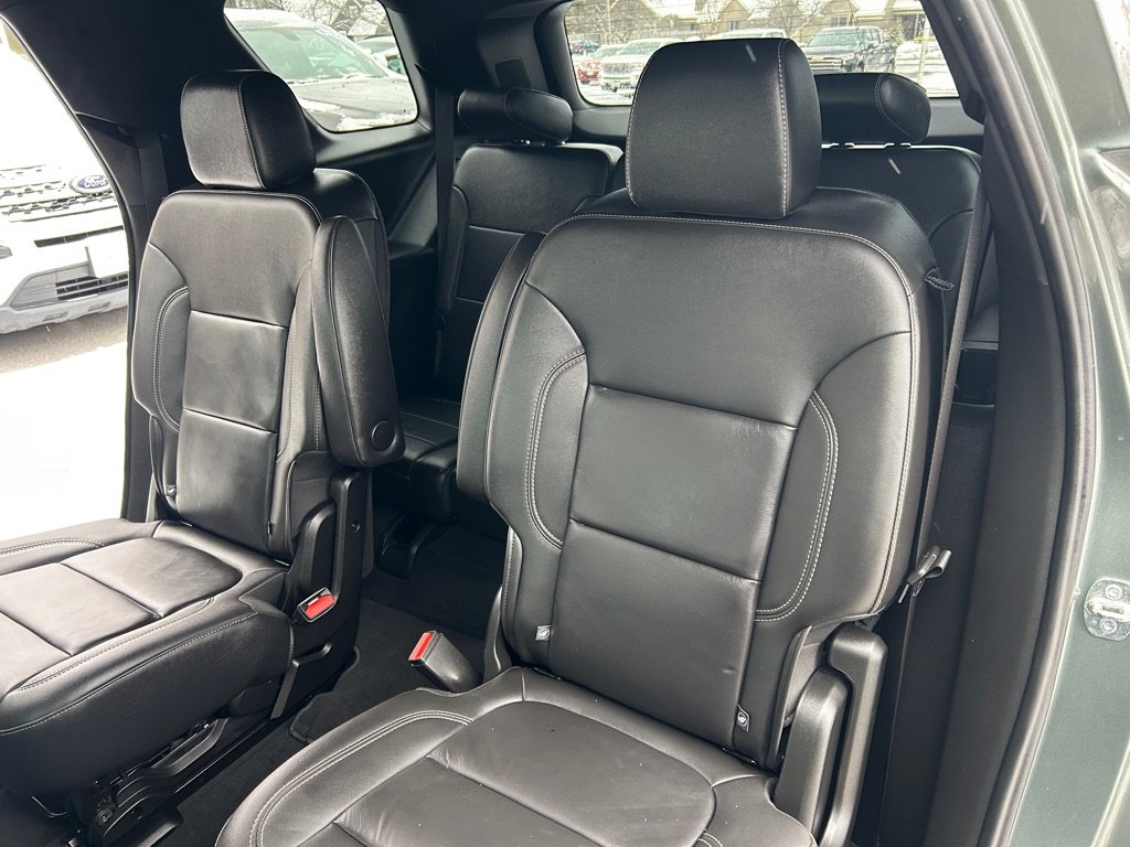 Used 2023 Chevrolet Traverse LT image 28