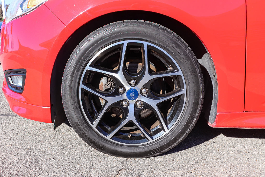 Used 2016 Ford Focus SE w/ SE Sport Package FWD image 11
