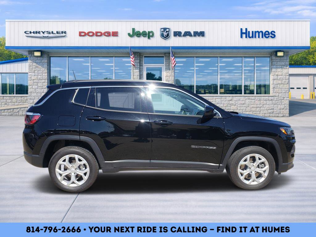 Used 2024 Jeep Compass Latitude image 2