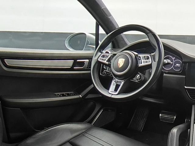 Used 2020 Porsche Cayenne Turbo AWD/4WD image 23