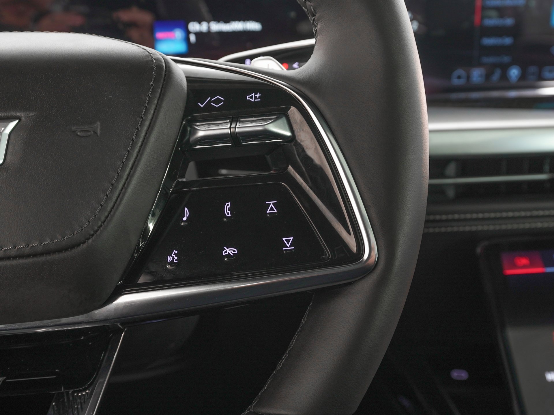 Used 2025 Cadillac Escalade V w/ LPO, ONYX Package image 25