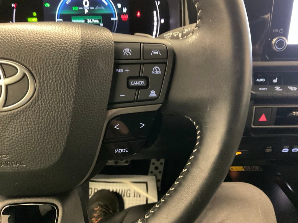 Used 2025 Toyota Camry SE AWD/4WD image 19