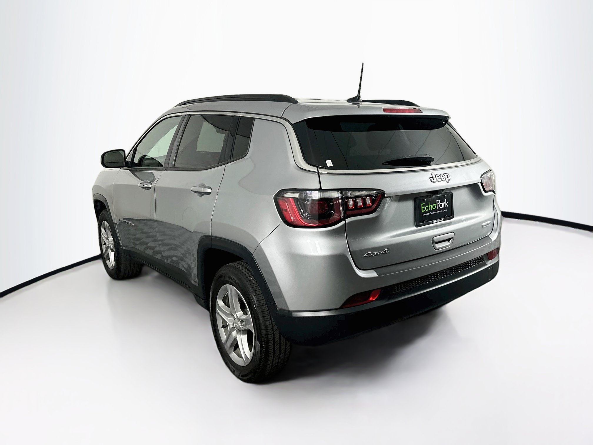 Used 2023 Jeep Compass Latitude AWD/4WD image 5