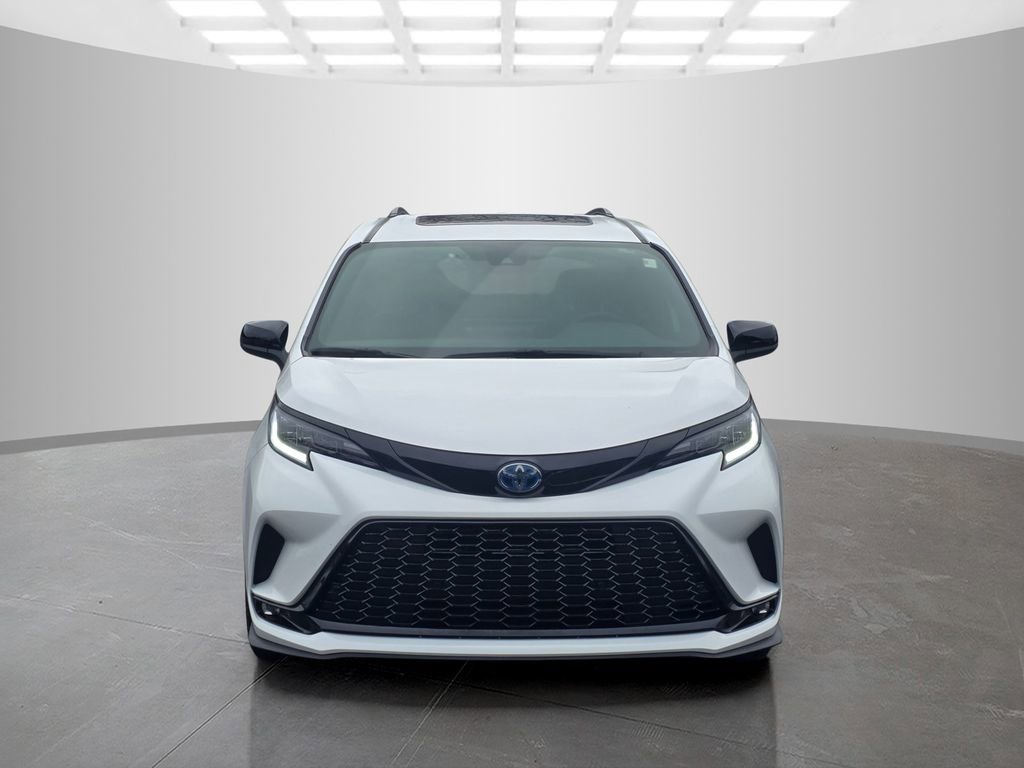Used 2025 Toyota Sienna XSE w/ XSE Plus Package image 5