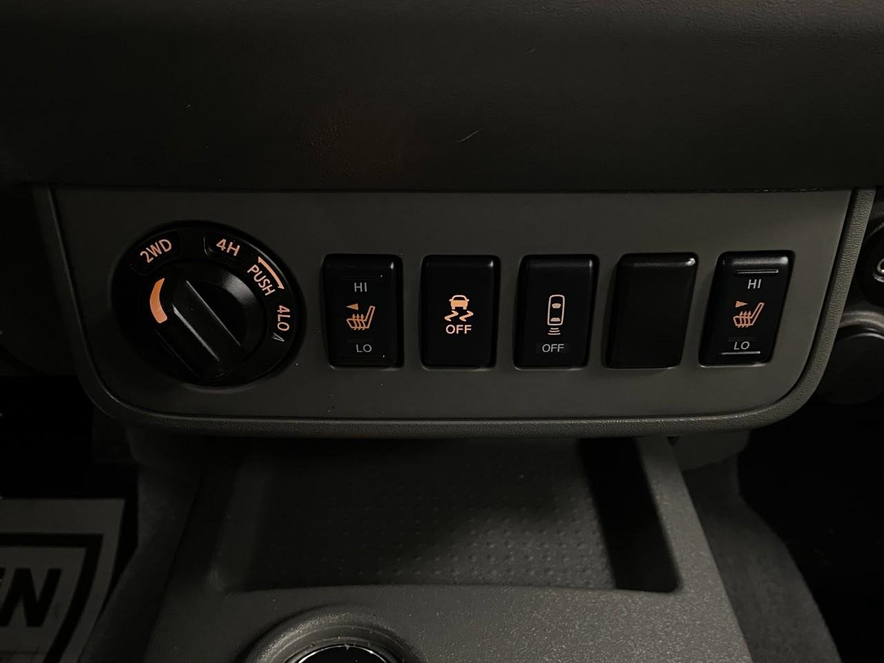 Used 2020 Nissan Frontier SV w/ Midnight Edition Floor Mats image 25