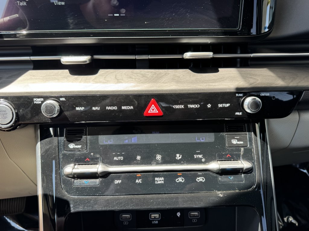 Used 2024 Kia Carnival EX FWD image 24