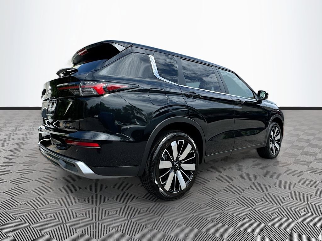 Used 2025 Mitsubishi Outlander SE image 6