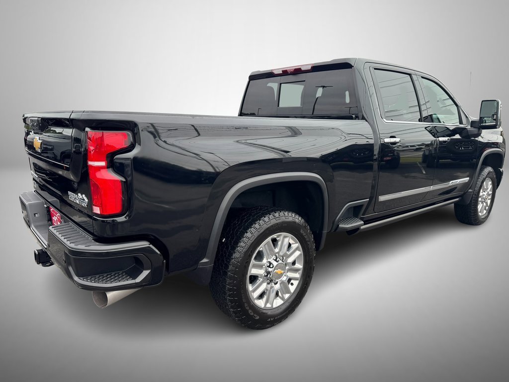 Used 2024 Chevrolet Silverado 2500 High Country w/ High Country Premium Package image 3