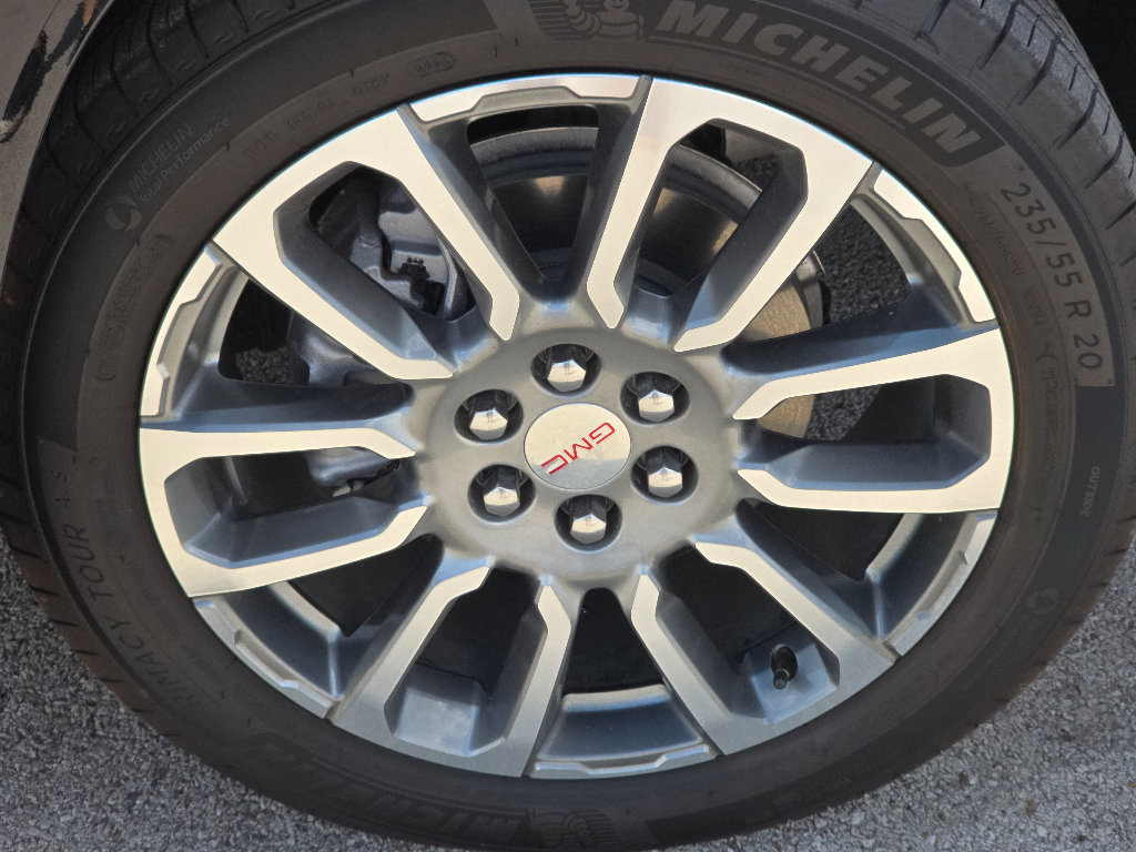 Used 2023 GMC Acadia Denali w/ Denali Technology Package FWD image 3
