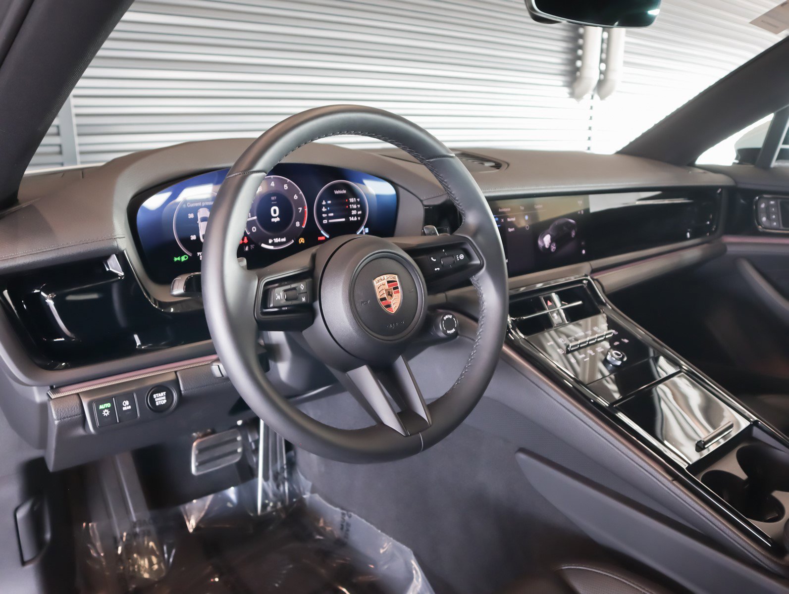 Certified 2025 Porsche Panamera 4 image 4