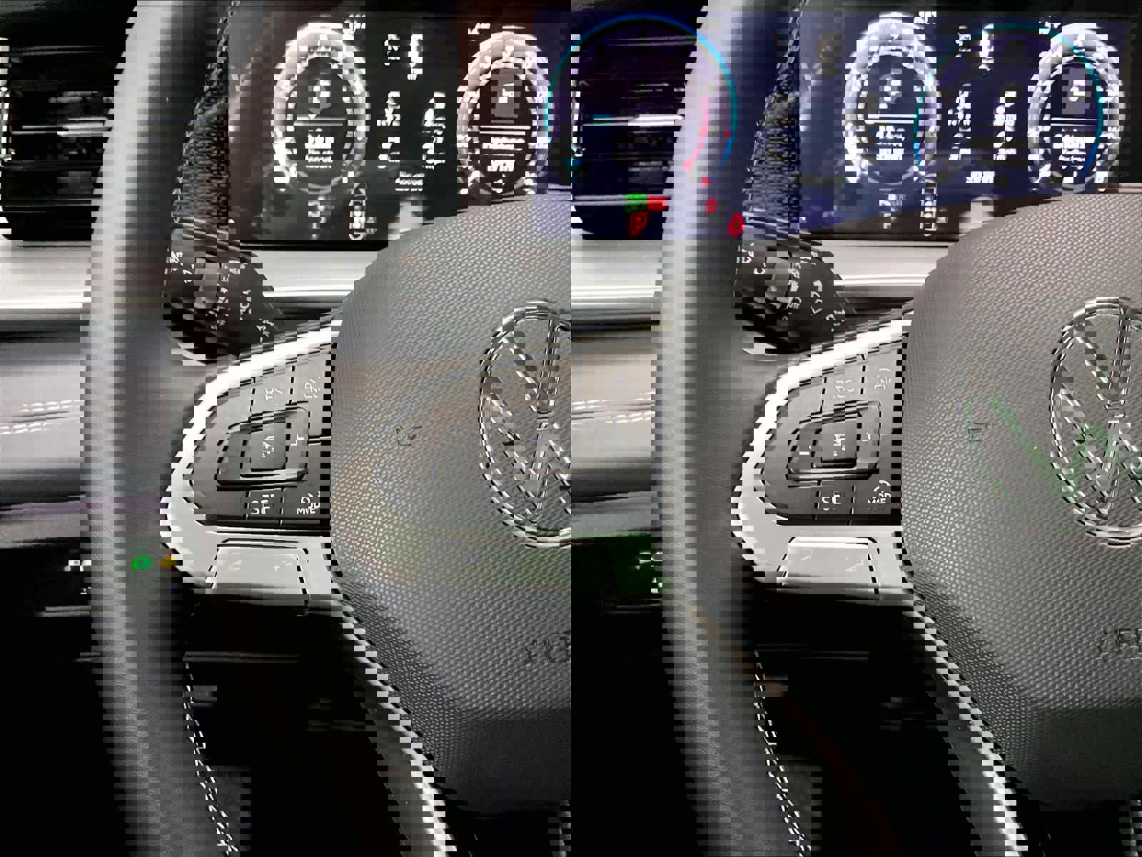 New 2026 Volkswagen Tiguan SE image 17