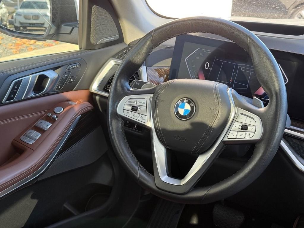 Used 2023 BMW X7 xDrive40i w/ Premium Package image 14