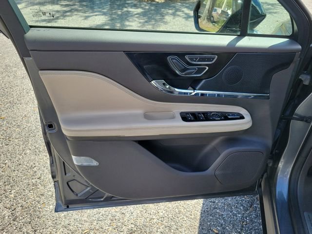 Used 2023 Lincoln Corsair Reserve w/ Jet Appearance Package image 9