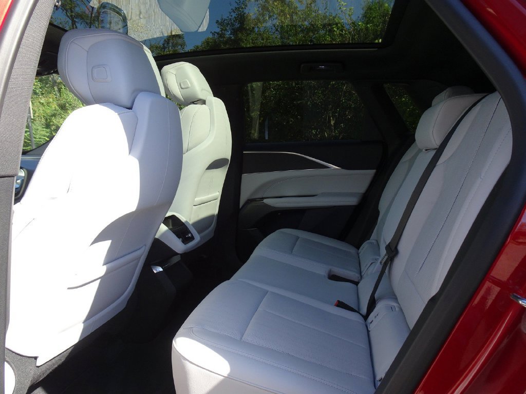Used 2024 Cadillac Lyriq Sport RWD image 14