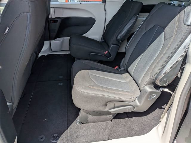 Used 2020 Chrysler Pacifica Touring FWD image 26