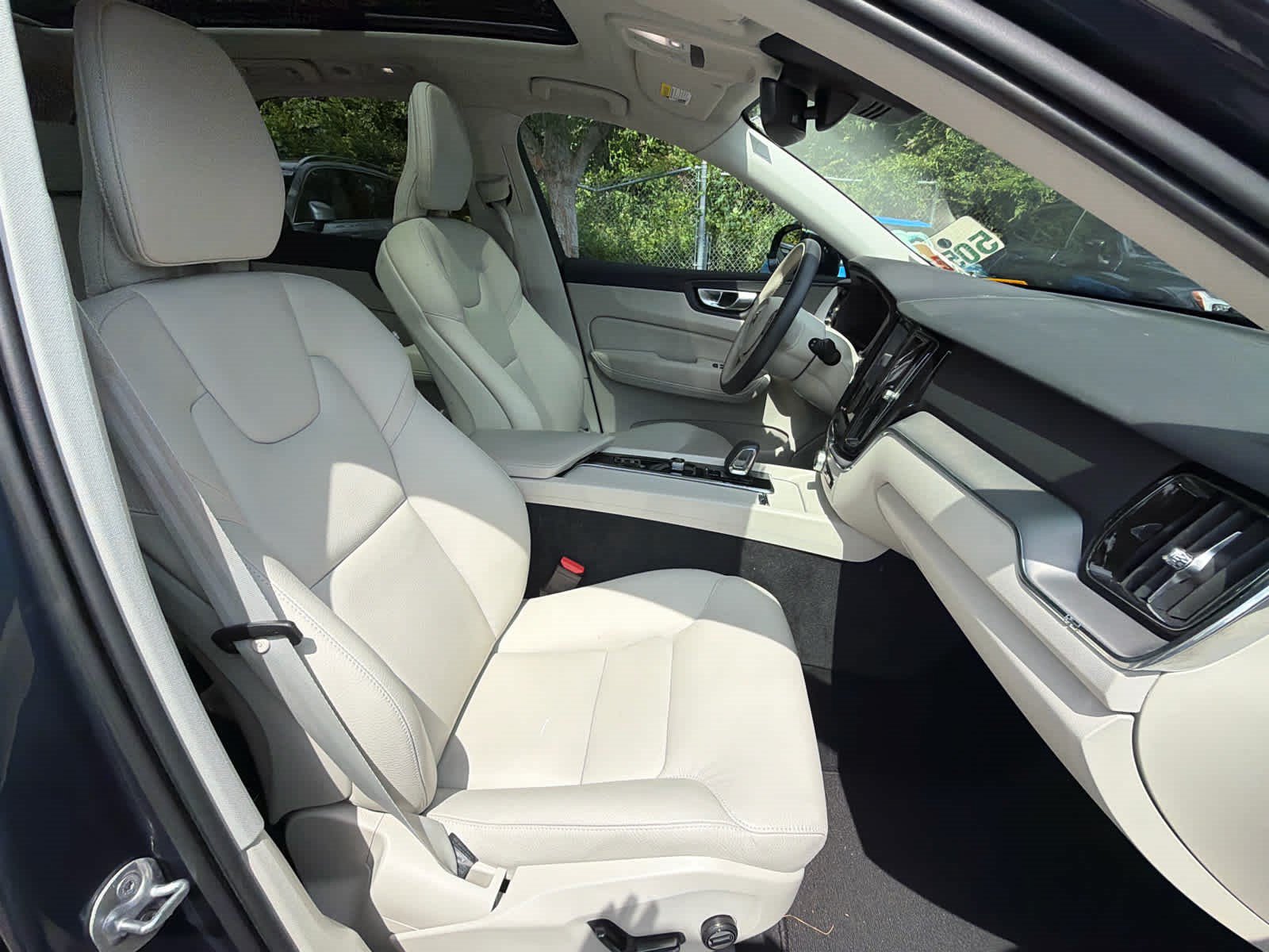 Used 2024 Volvo XC60 B5 Core w/ Climate Package AWD/4WD image 18