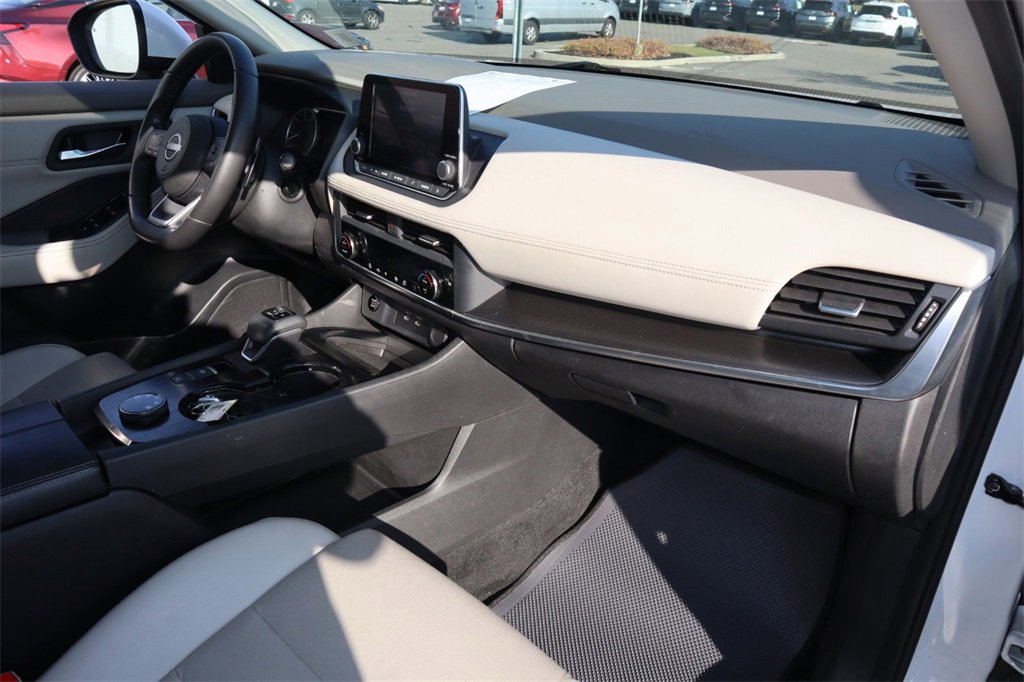 Used 2024 Nissan Rogue SV w/ SV Premium Package image 22