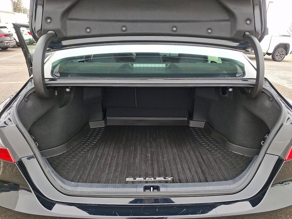Used 2021 Toyota Camry LE FWD image 28