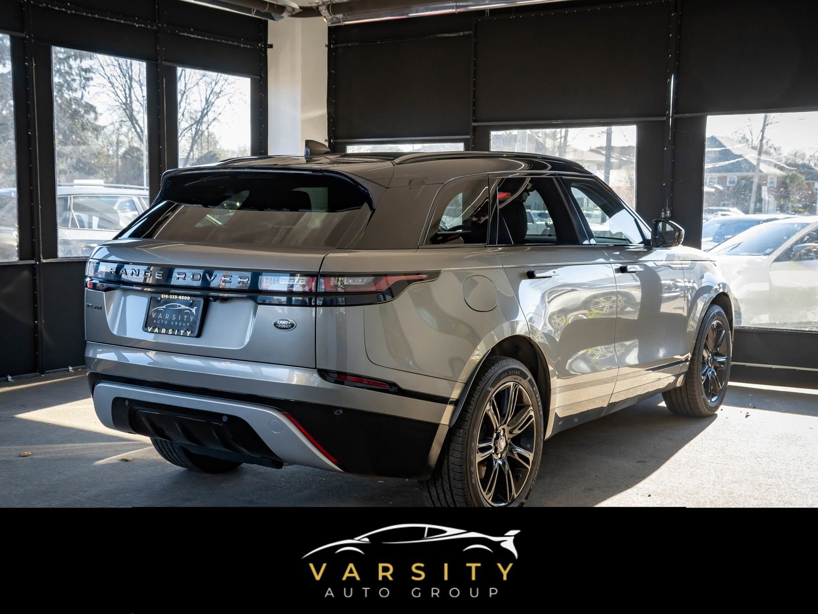 Used 2022 Land Rover Range Rover Velar R-Dynamic S image 4