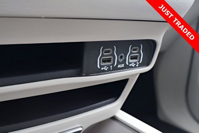 Used 2024 Chrysler Pacifica Touring-L image 37