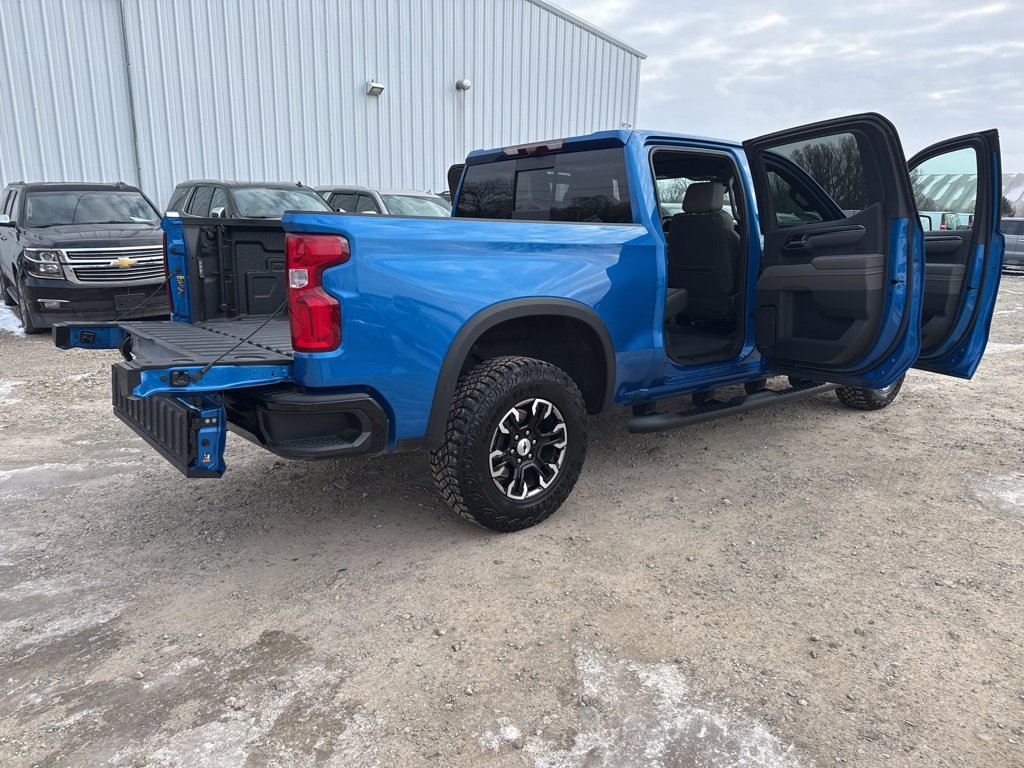 Used 2022 Chevrolet Silverado 1500 ZR2 w/ Technology Package image 34