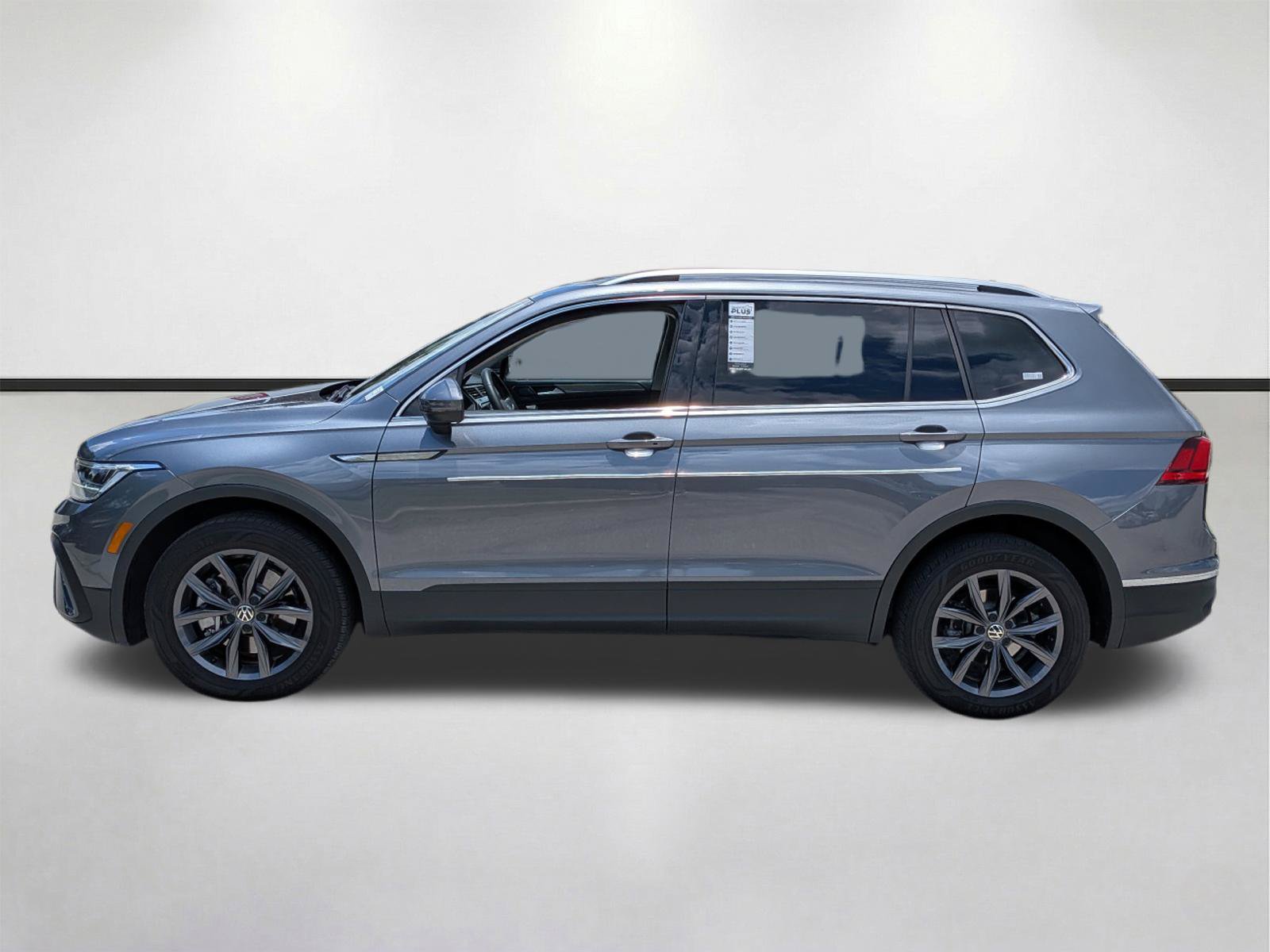 Used 2023 Volkswagen Tiguan SE FWD image 7