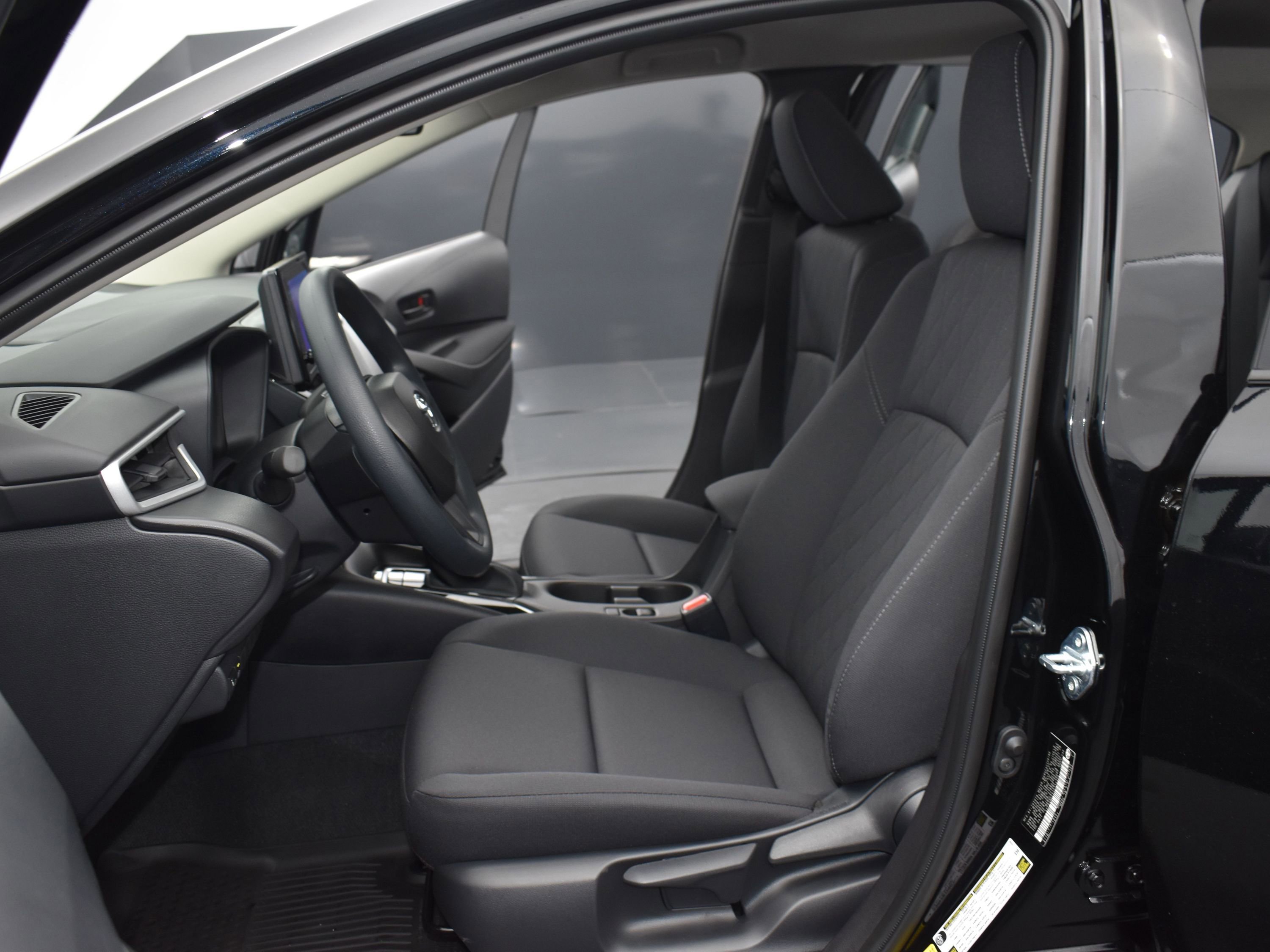 Used 2025 Toyota Corolla LE image 23