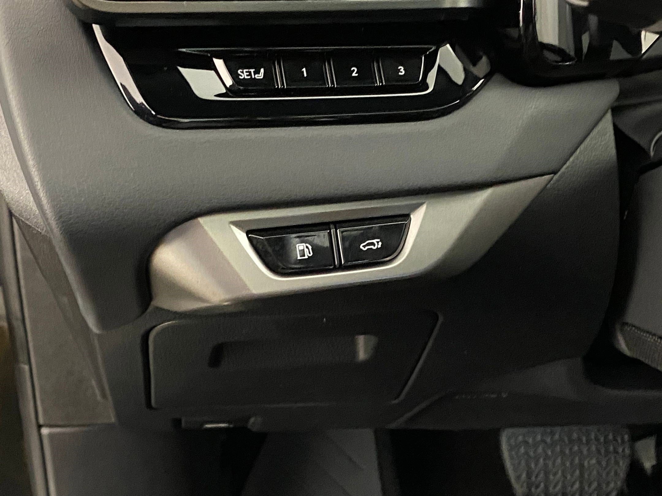 Used 2025 Lexus RX 450h AWD w/ Convenience Package image 19