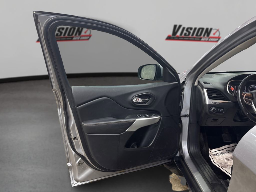 Used 2018 Jeep Cherokee Latitude Plus image 22