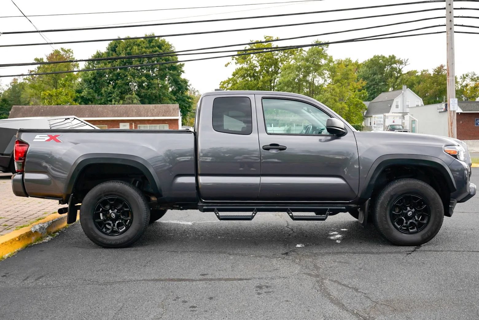 Used 2022 Toyota Tacoma SR w/ SX Package AWD/4WD image 4