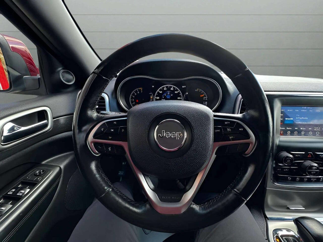 Used 2018 Jeep Grand Cherokee Laredo image 15