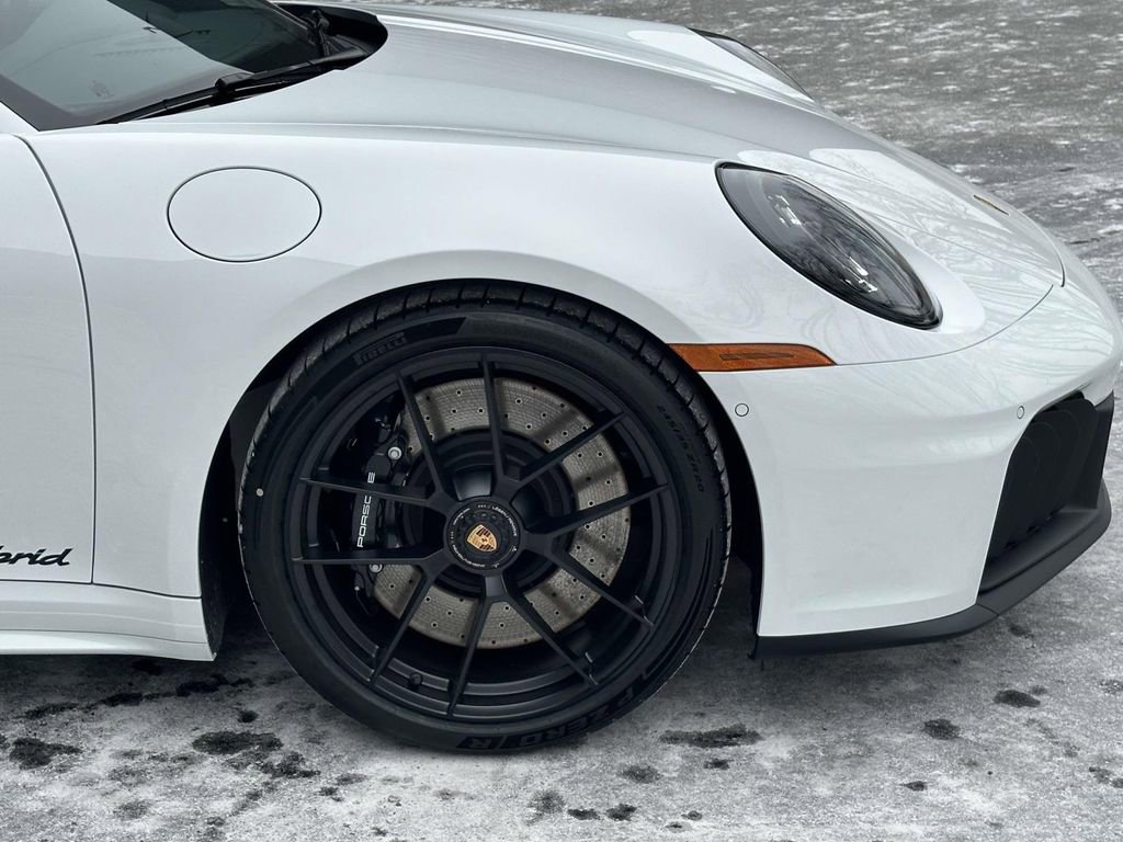New 2026 Porsche 911 GTS image 9