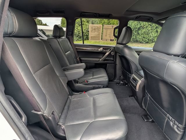 Used 2023 Lexus GX 460 Luxury w/ Sport Design Package AWD/4WD image 31