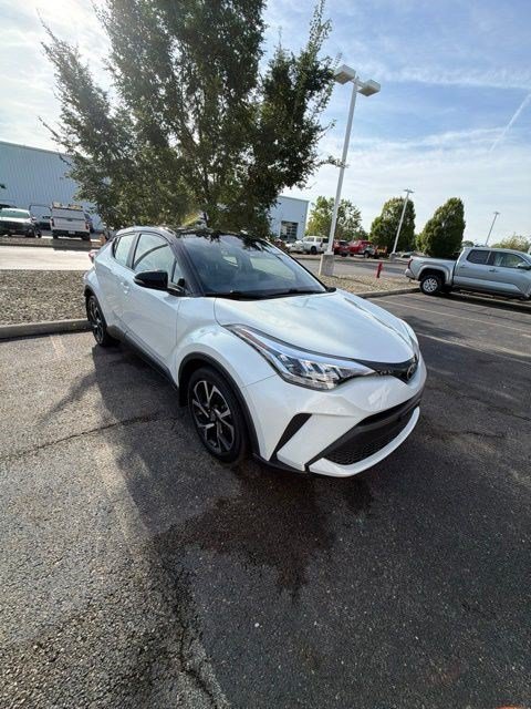 Used 2020 Toyota C-HR XLE FWD image 2