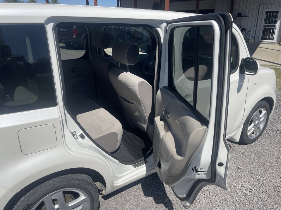 Used 2012 Nissan Cube 1.8 SL w/ Interior Illumination Pkg image 12