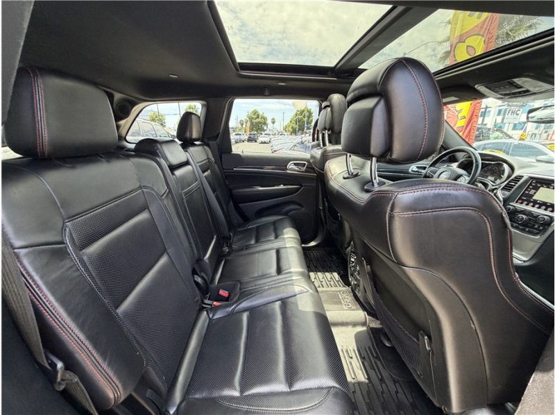 Used 2018 Jeep Grand Cherokee Trailhawk w/ Trailhawk Luxury Group AWD/4WD image 27