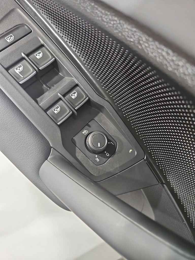Certified 2025 Volkswagen Tiguan SE R-Line AWD/4WD image 12
