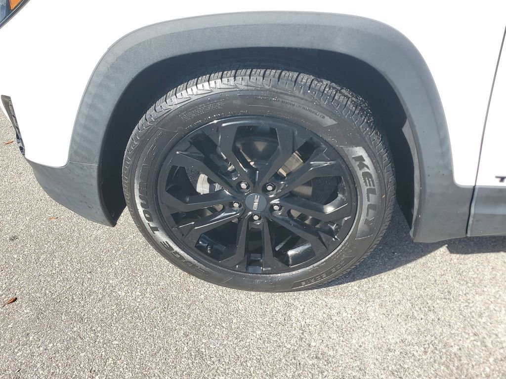 Used 2020 GMC Terrain SLE w/ Driver Convenience Package image 11