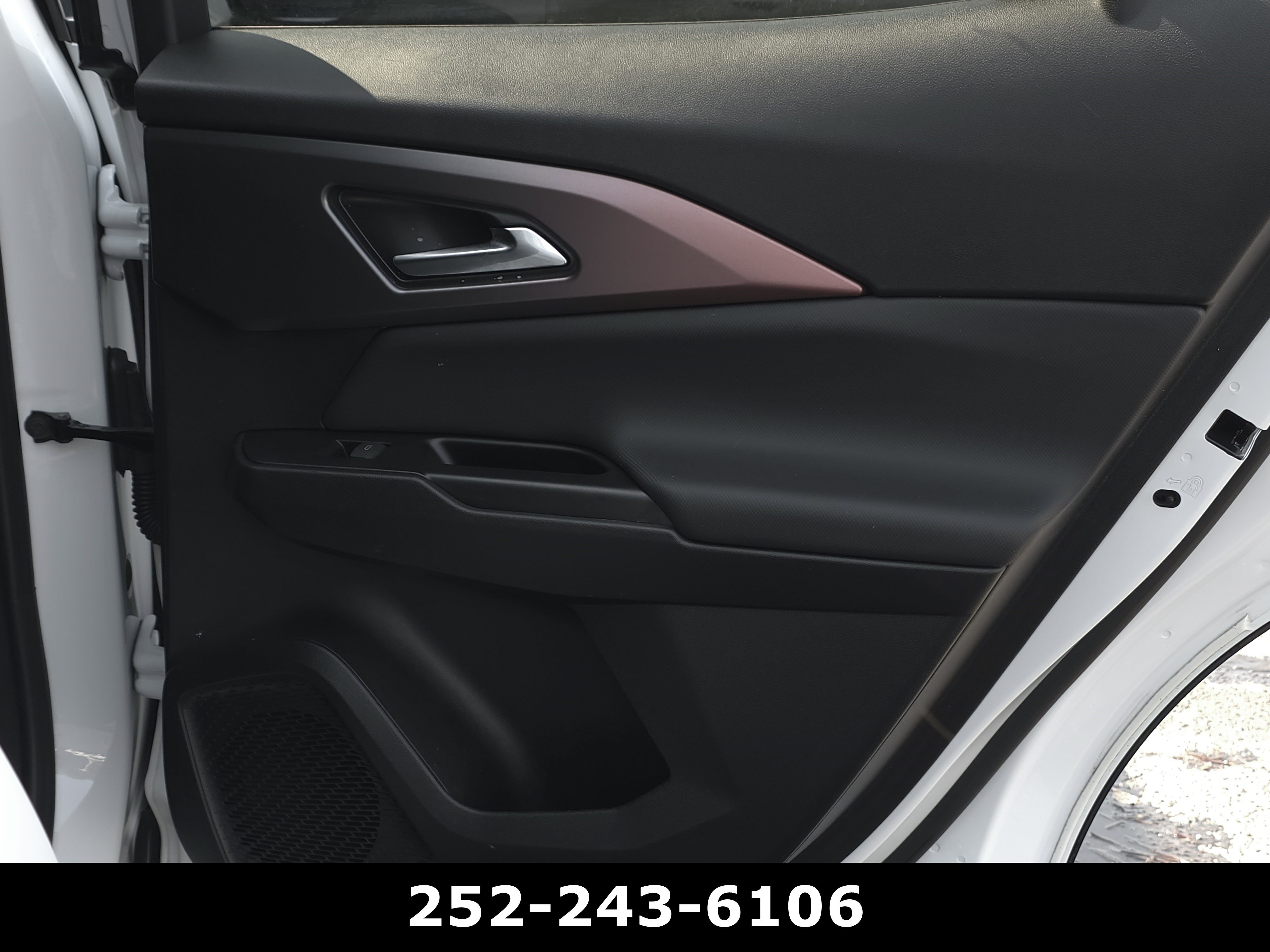 Used 2024 Chevrolet Equinox EV RS FWD image 45