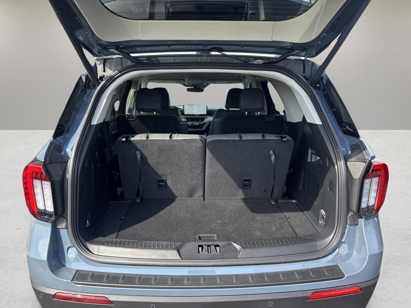 Used 2025 Ford Explorer Active w/ Active Comfort Package image 16