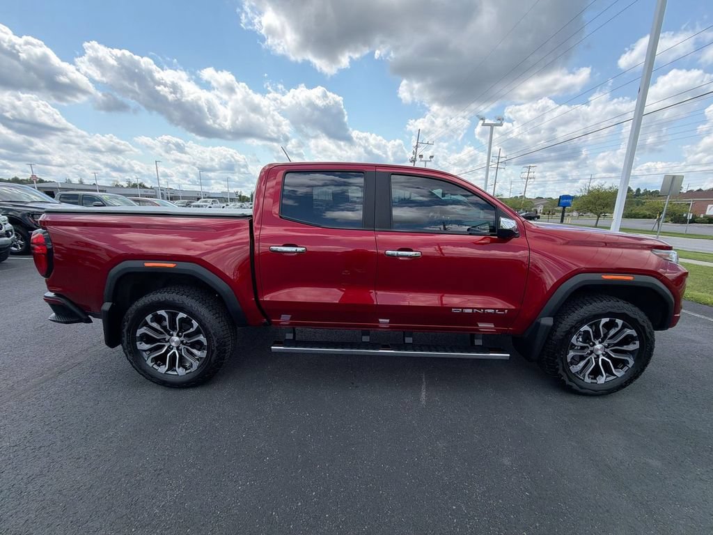 Used 2025 GMC Canyon Denali AWD/4WD image 9