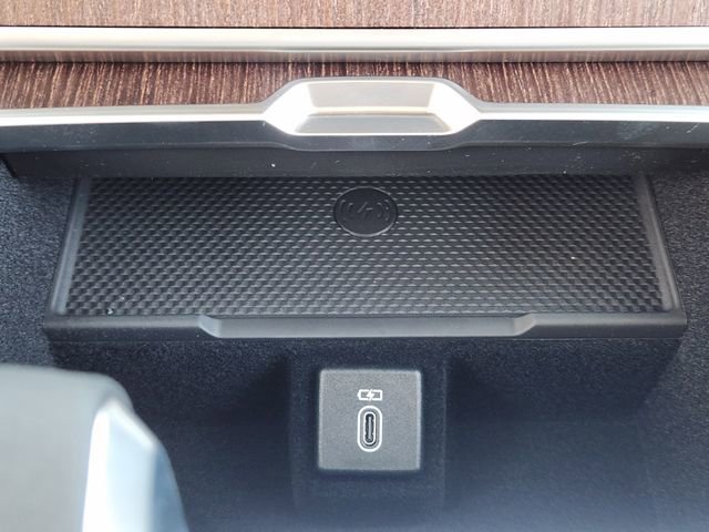 New 2026 Land Rover Range Rover SE image 14