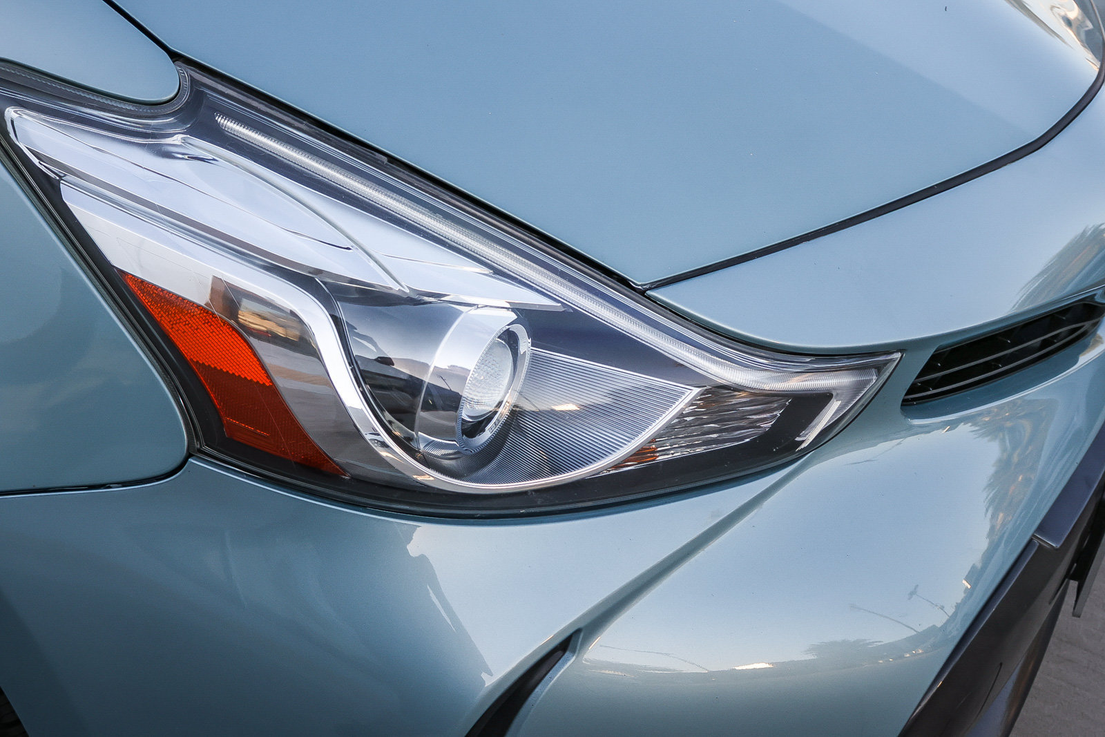 Used 2016 Toyota Prius V Five FWD image 14