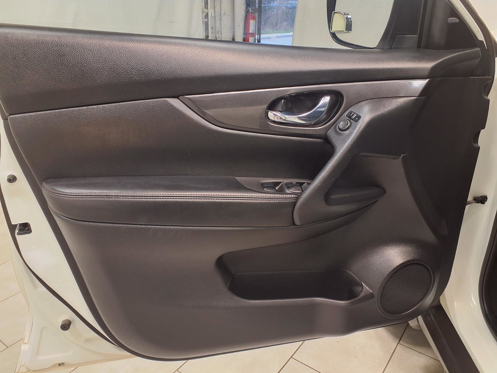 Used 2020 Nissan Rogue SV image 26