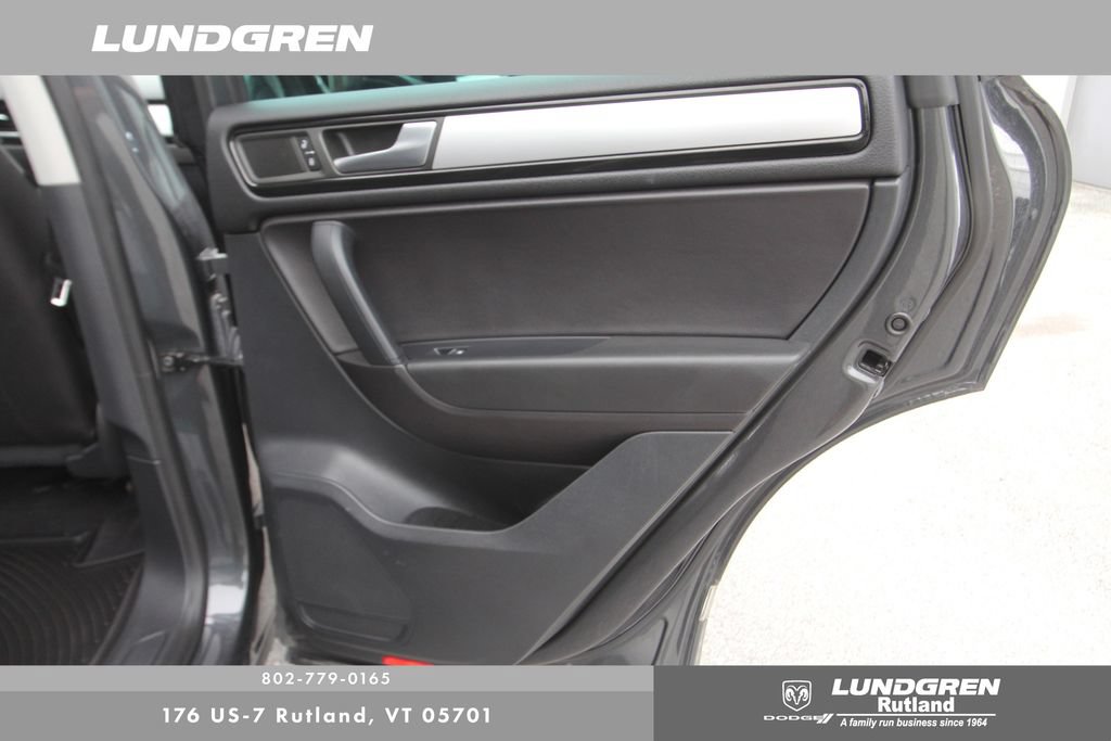 Used 2013 Volkswagen Touareg Sport AWD/4WD image 20