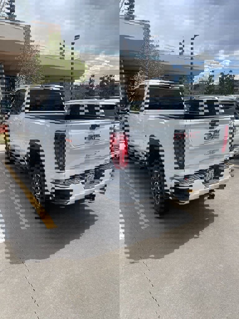 Used 2021 GMC Sierra 2500 AT4 image 3